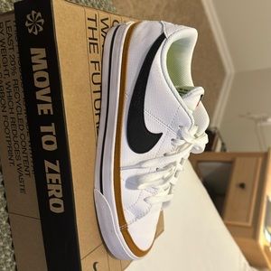 Loved these Nikes, but  they didn’t have enough grip. Only wore them once.